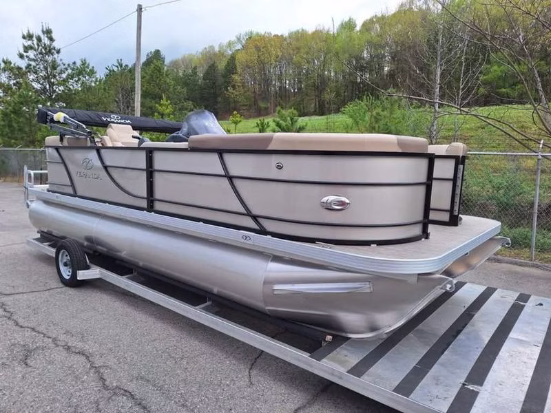 2025 Veranda VR20RC Tri-Toon - Image 8