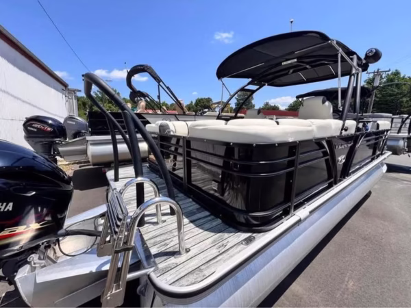 2020 Veranda VP22RCT Luxury Tri-Toon